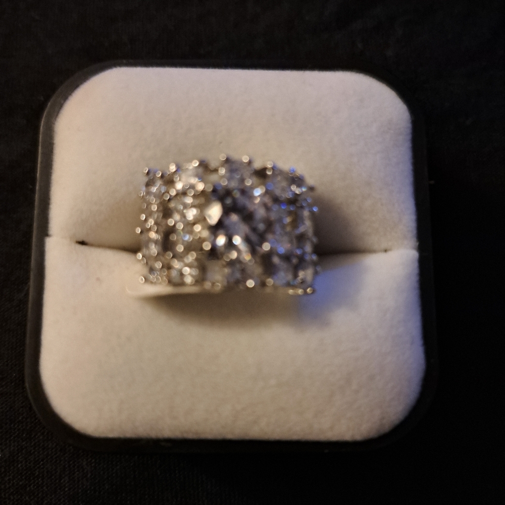 Elegant  5th AVE.Silver  Women's Ring